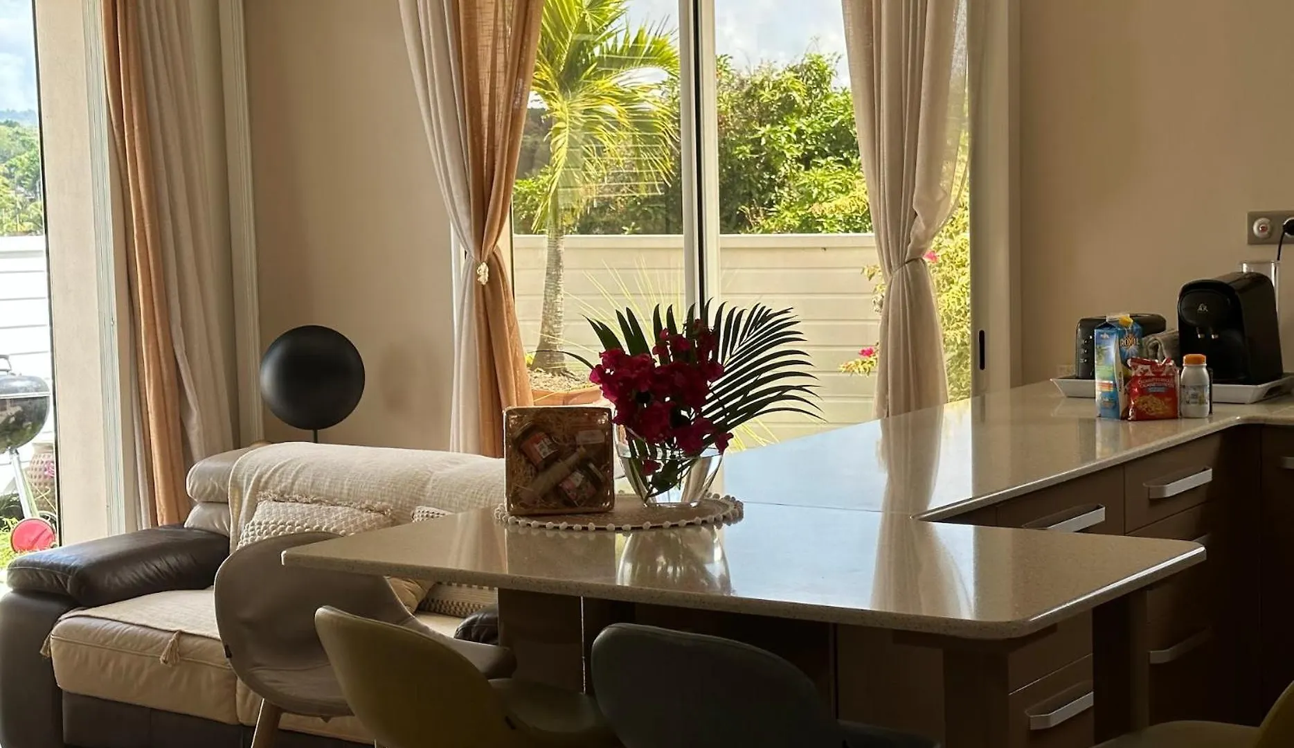 Semesterbostad Villa 4 Etoiles Mwoodsuite Martiniquesun - Coquet & Central Avec Piscine Et Jardin Prive Le Lamentin